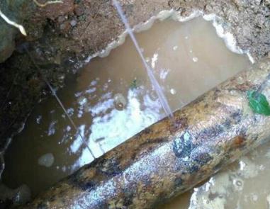 庄浪楼顶渗水维修公司分享下地暖漏水的原因及检测方法。